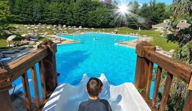 Pinecrest Retreat, Lake Pool Golf Tennis KingBed