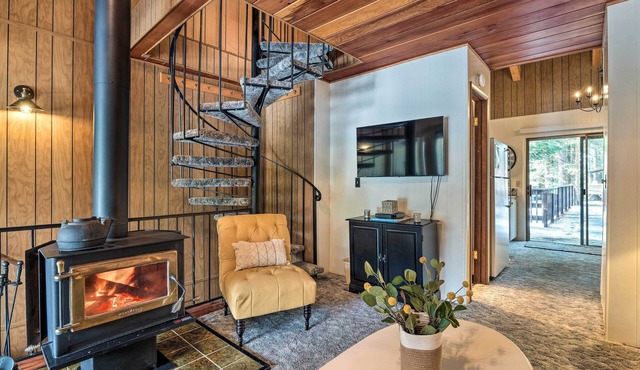 Pinecrest Retreat with Fireplace!