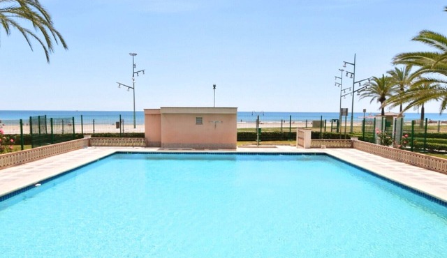 PINEDA 7 with communal pool, beach at 100m