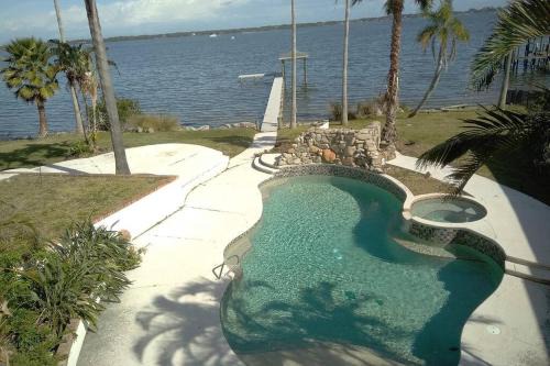 Pineda Palms Estate, 4 BR for 13 guests, heated pool