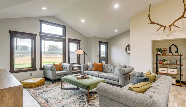 Pinedale Getaway Near Hiking, Skiing & Lakes!