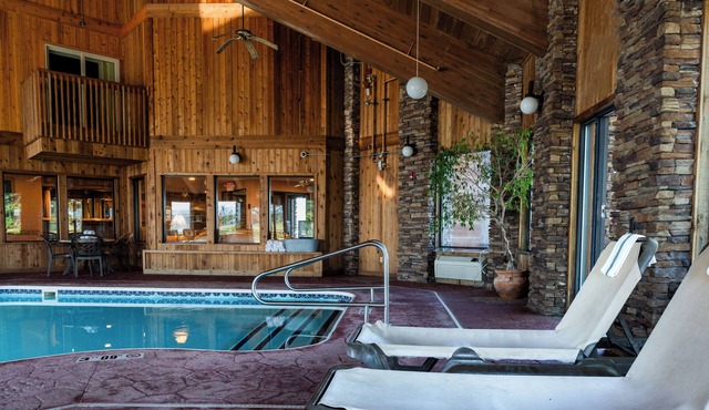 Pinedale Hotel & Suites