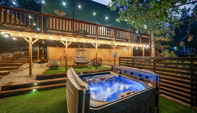 PineDenCabin: HotTub+Arcade+FirePit+EV Charger