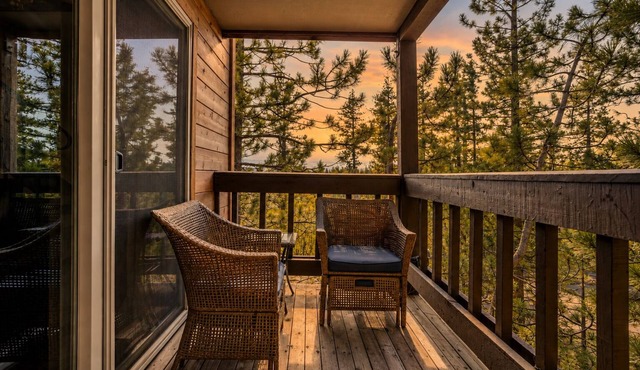 Pinegrove by AvantStay | Beautiful Villas Condo just outside Tahoe City!
