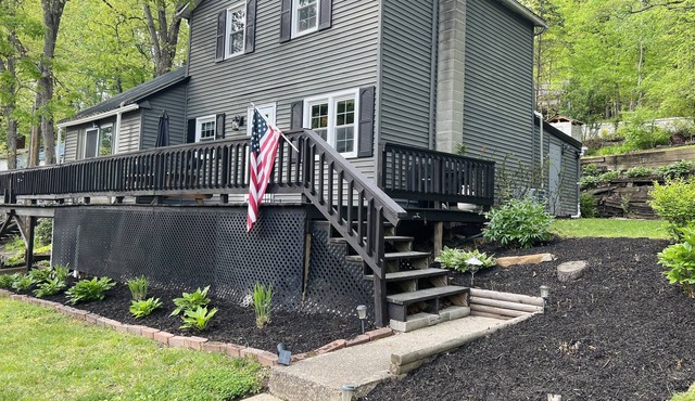 PineHills Hideout - Cozy by the Lake