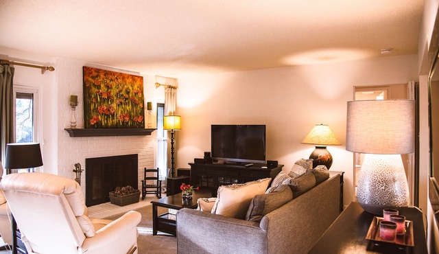 Pinehurst 3BR/2BA. Walking distance to clubhouse. North & South and US kids.