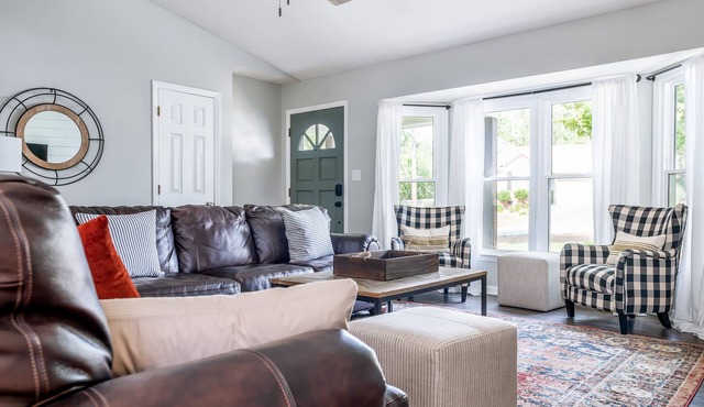 Pinehurst Cottage ★ Serves 8 ★ No Stairs ★ King Bed