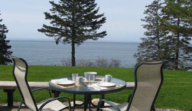 Pinelodge Cottage -waterfront cottage -Acadia National Park/Mount Desert Island