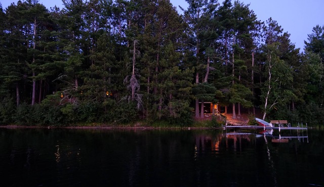 Pinepoint Retreat with Lakeside Sauna