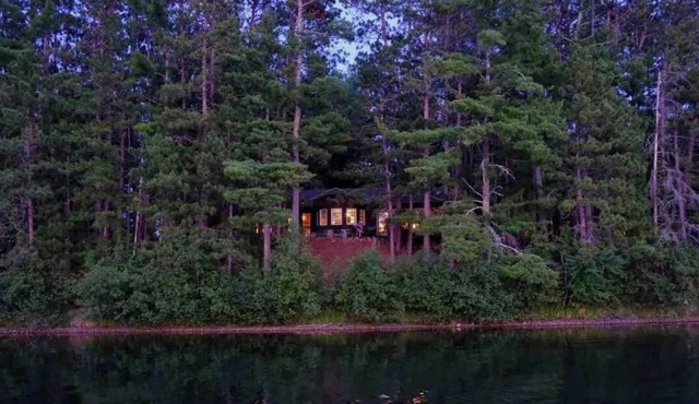 Pinepoint Retreat with Lakeside Sauna