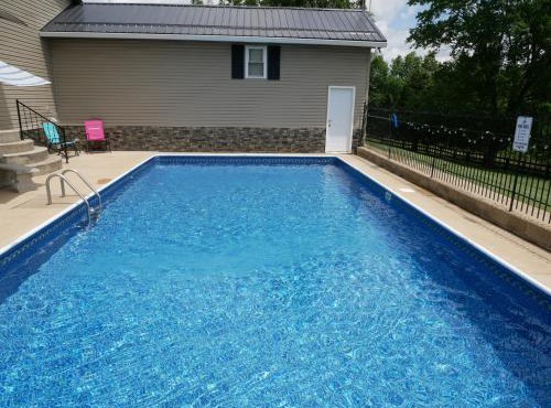 PineRidge Country Retreat with In ground Pool and Hot Tub