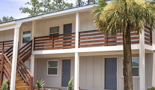 Pines at 5 Corporate Furnished Rentals Suite 115