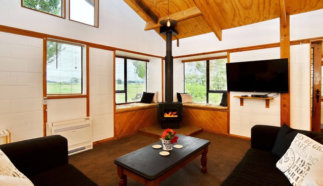 Pines Beach Haven - Beautiful Spacious Home. Stunning views. Beach&river walks.