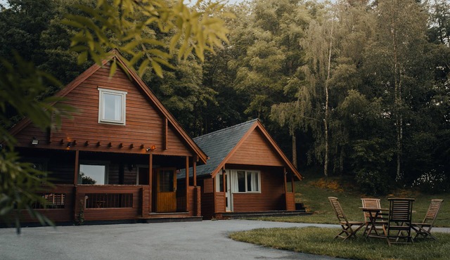 Pines Pitch - Wooden Cabin Sleeping 6 guests, Pet Friendly