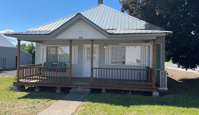 Pines River Retreat- Nice 2 bedroom house with AC in charming Richland