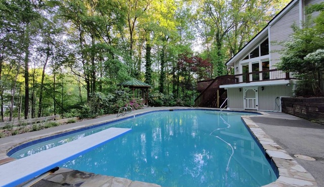 Pinestone Retreat - Pool, Sauna, Game Room, & Great Location!