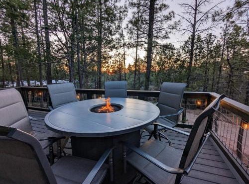 Pinetop Getaway w Sunset Deck & Fire Pit Table