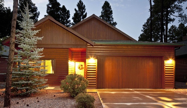 Pinetop Lakes CClub, One Level, AC, Private, Gated, Close To Amenities!