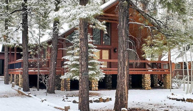 Pinetop Retreat w/Fire Pit & Game Room!