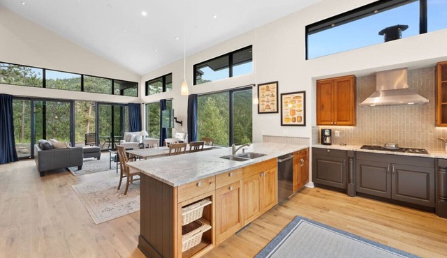 Pineview Panorama Luxe Retreat | 20 Mins 2 Boulder