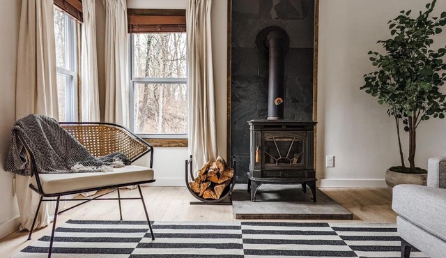 Pinewood Bungalow - Luxury Cabin, Kid-Friendly