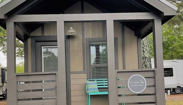 Pinewood Cottage at River Rocks Landing