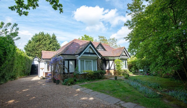 Pinewood Cottage Deluxe Self Catering Apartments