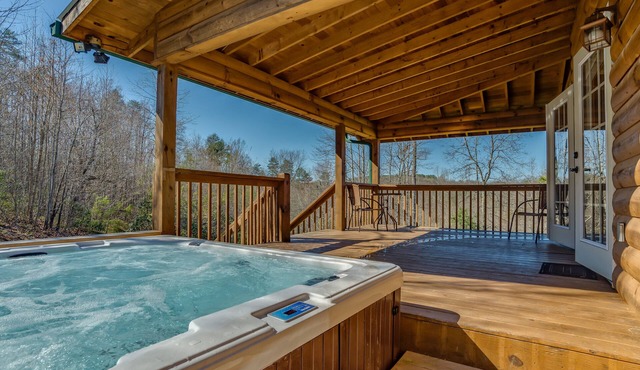 Piney Knob Lodge-15 Min to Lake Lure-30 Min to TIEC-Hot Tub -Stocked Pond-Creek