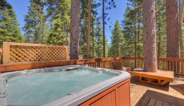 Piney Wood By Tahoe Getaways - 2 BR + Loft w/Hot Tub