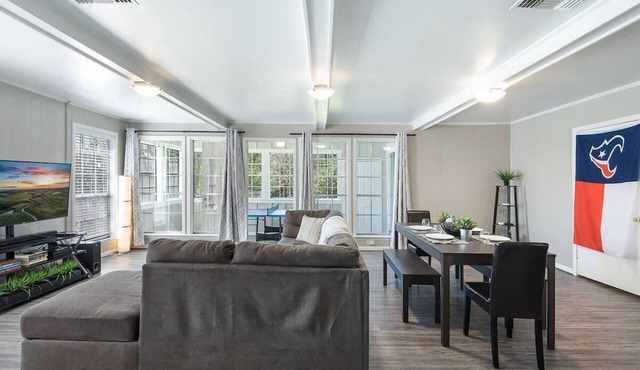 Piney Woods | Spacious Retreat | Near Sam Houston!