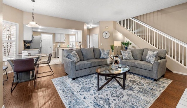 Ping Pong-1600ft²-Backyard-King-Parking-600Mbps