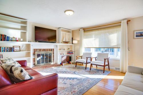 Ping-Pong and Backyard Spacious Chatham Retreat