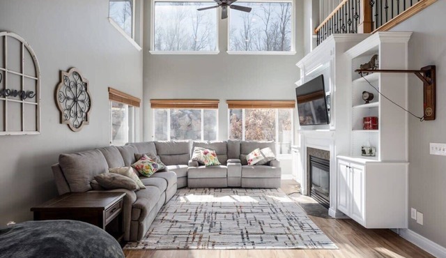 Ping pong, Arcade, Private yard w/Mountain view!