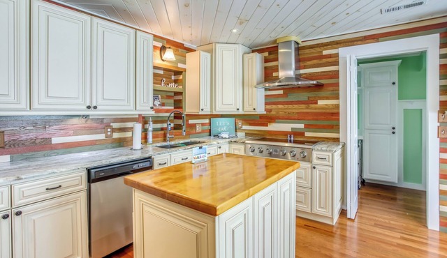 Ping-pong + Grill: Retreat 5 Mi From Boardwalk!