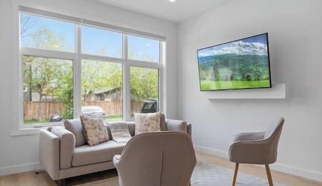 Ping Pong | King Bed | 3BR | Garage| AC | Backyard