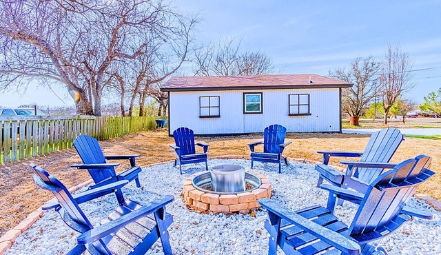 Ping Pong Lake House: Fire Pit, Patio Feasts