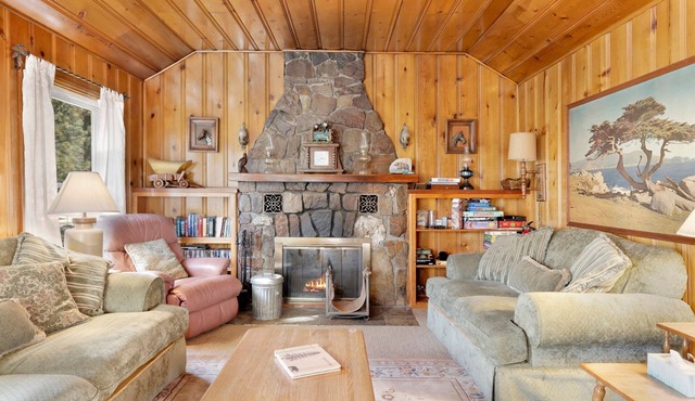 Pinglewood Cabin in Fawnskin at Big Bear