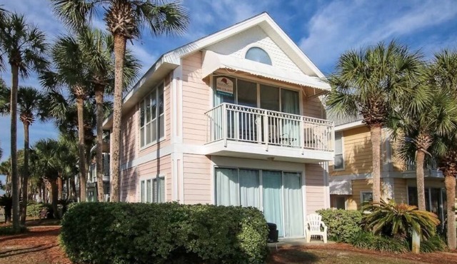 Pink Beach View Home Lower House - 3 Min Walk to Beach