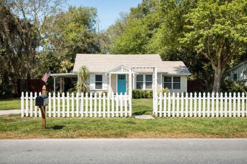 Pink Cottage-Walkable to Downtown-Pet Friendly