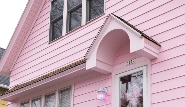 Pink Diamond Rental in Bayview area Milwaukee with WiFi, AC for pink lovers
