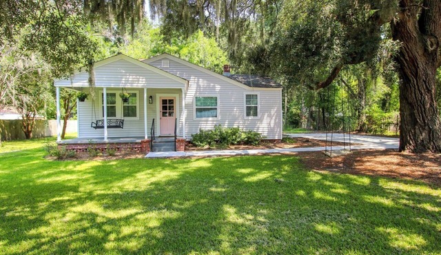 Pink Door Cottage is a storybook cottage close to everything!n