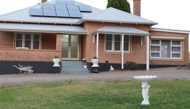 Pink Gums Farmstay - Farmstay Homestead