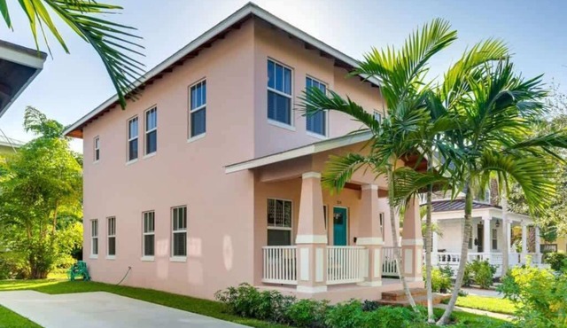 Pink House - Bask in Style Steps from the Convention Center