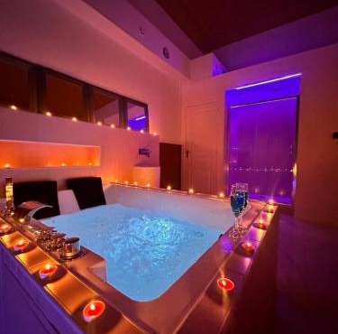Pink Love Room privée avec jacuzzi privatif