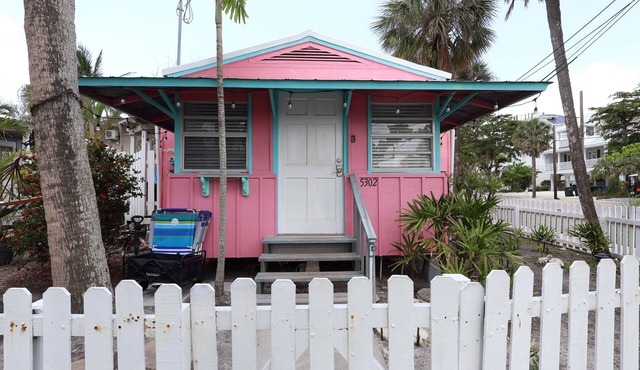 Pink Mango Cottage steps from the beach