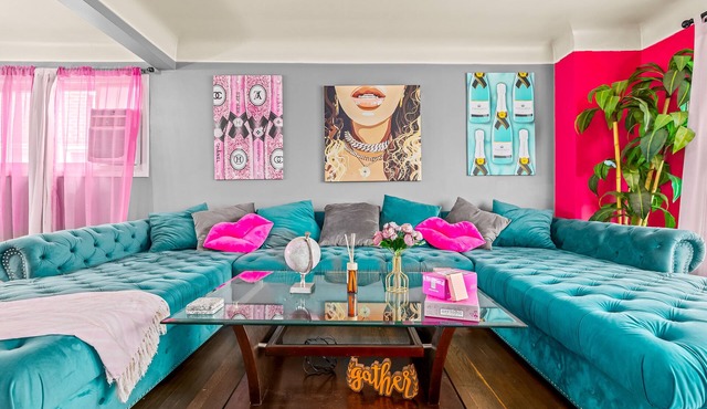 Pink Persuasion Situation: 3 bdrm Selfie House