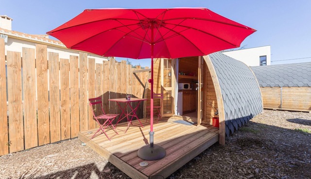 “Pink Pod” Cabin in Saint-André