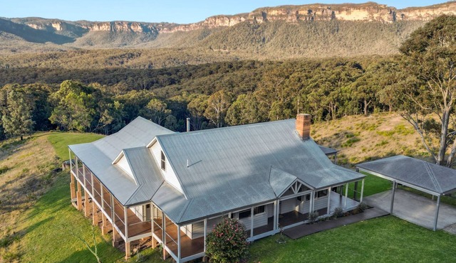 Pinnacle Lodge — your private “Scenic World” at the heart of the Megalong Valley.
