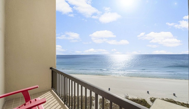 Pinnacle Port! Remodeled!Seasonal Chair service!Beachfront oceanview! West End