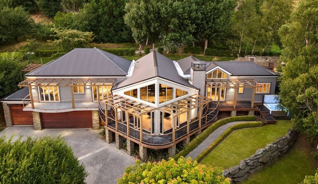 Pinnacle Villa by MajorDomo - Retreat with Hot Tub